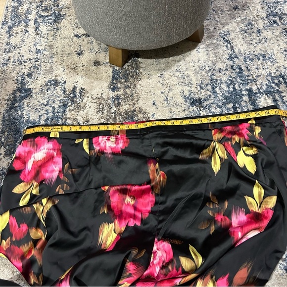 Torrid Blair Floral Wide Leg Satin High Rise Pants Size 6T - Picture 7 of 10